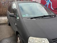 Second-hand VW Sharan 110 CP (80 kW) 2003 Negru Monovolum