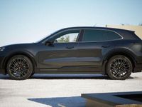 Neu Porsche Cayenne Electric 325 kW (442 PS) 2025 Chromitschwarzmetallic SUV