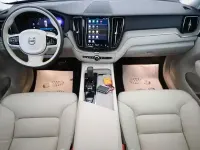 Gebraucht Volvo XC60 Core 197 PS (144 kW) 2023 Platinum grey / metallic SUV