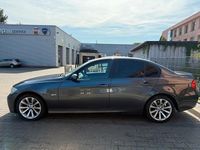 Gebraucht BMW 318 141 PS (103 kW) 2007 Grau Limousine