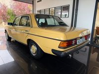 Gebraucht Mercedes 230 109 PS (80 kW) 1977 Gelb Limousine