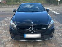 Gebraucht Mercedes A180 109 PS (80 kW) 2015 Schwarz Limousine