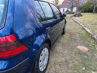 Second-hand VW Golf IV 75 CP (55 kW) 2002 Albastru Berlinǎ