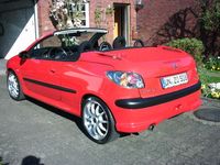 Gebraucht Peugeot 206 CC 109 PS (80 kW) 2002 Rot Cabrio