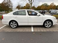 Gebraucht Skoda Octavia Elegance 160 PS (117 kW) 2011 Weiß Limousine