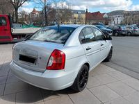 Gebraucht Hyundai Accent 97 PS (71 kW) 2010 Silber Limousine