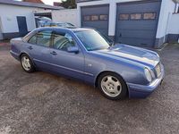Gebraucht Mercedes E240 Avantgarde 1997 Blau Limousine
