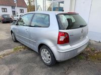Second-hand VW Polo Basis 64 CP (47 kW) 2002 Argintiu Berlinǎ