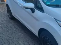 Gebraucht Ford Fiesta 80 PS (58 kW) 2016 Weiß Kleinwagen