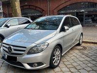 Gebraucht Mercedes B180 122 PS (89 kW) 2012 Silber Van / Kleinbus