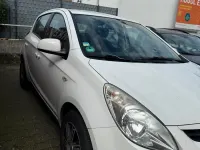 Gebraucht Hyundai i20 67 PS (49 kW) 2012 Weiß Kleinwagen