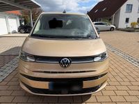 Second-hand VW Multivan Life 204 CP (150 kW) 2022 Auriu Monovolum