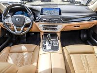 Gebraucht BMW 745 394 PS (289 kW) 2019 Imperialblau brillanteffekt Limousine