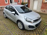 Gebraucht Kia Rio 109 PS (80 kW) 2011 Silber Limousine