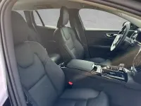 Gebraucht Volvo V60 Plus 398 PS (292 kW) 2024 Onyx black (metallic) Kombi