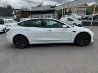 Käytetty Tesla Model 3 Standard Range Plus 239 kW (325 HP) 2021 Valkoinen Sedan