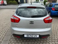 Gebraucht Kia Rio Edition 7 109 PS (80 kW) 2011 Silber Limousine