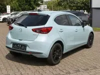 Neu Mazda 2 Homura-Line 90 PS (66 kW) 2025 Blau Limousine
