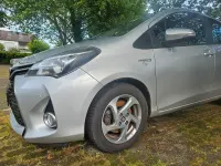 Gebraucht Toyota Yaris Hybrid 73 PS (53 kW) 2016 Grau Limousine