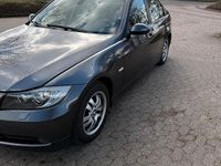 Gebraucht BMW 318 Basis 129 PS (94 kW) 2006 Grau Limousine