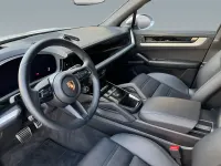 Gebraucht Porsche Cayenne 520 PS (382 kW) 2024 Dolomitsilbermetallic (metallic) SUV