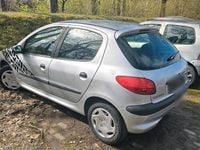 Gebraucht Peugeot 206 75 PS (55 kW) 2003 Silber Kleinwagen