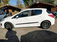 Gebraucht Peugeot 308 Active 112 PS (82 kW) 2011 Weiß Limousine