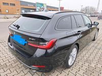 Gebraucht BMW 318 Shadowline 156 PS (114 kW) 2024 Black sapphire metallic Kombi