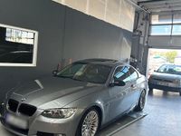 Gebraucht BMW 330 272 PS (200 kW) 2007 Grau Coupé