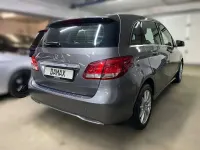 Gebraucht Mercedes B180 122 PS (89 kW) 2017 Mountaingrau  met. Kleinwagen