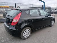 Gebraucht Hyundai i30 109 PS (80 kW) 2012 Schwarz Limousine