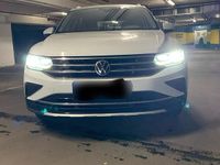 Second-hand VW Tiguan Elegance 200 CP (147 kW) 2022 Alb SUV