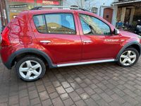 Gebraucht Dacia Sandero Stepway 85 PS (62 kW) 2012 Rot Limousine