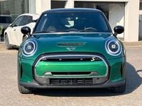 Gebraucht Mini Cooper SE Classic 135 kW (184 PS) 2023 British racing green metallic Kleinwagen