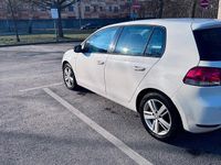 Gebraucht VW Golf VI Match 104 PS (76 kW) 2012 Weiß Kleinwagen