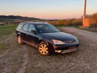 Usado Ford Mondeo Ghia 131 CV (96 kW) 2006 Azul Berlina