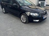 Usado Skoda Octavia 110 HP (80 kW) 2017 Preto Carrinha