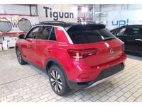 Gebraucht VW T-Roc Move 150 PS (110 kW) 2023 Rot SUV
