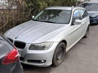 Gebraucht BMW 318 143 PS (105 kW) 2011 Grau Kombi
