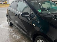 Second-hand Kia Rio 109 CP (80 kW) 2011 Negru Hatchback