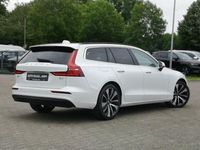 Gebraucht Volvo V60 Core 197 PS (144 kW) 2022 Weiß Kombi