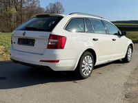 Gebraucht Skoda Octavia Active 140 PS (102 kW) 2014 Weiß Kleinwagen