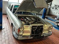 Gebraucht Mercedes 300 250 PS (183 kW) 1970 Silber Limousine