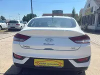 Gebraucht Hyundai i30 Trend 120 PS (88 kW) 2018 Clean slate / met Limousine