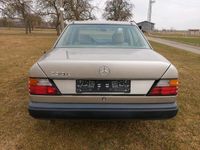 Gebraucht Mercedes E230 136 PS (100 kW) 1988 Gold Limousine