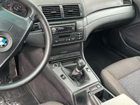 Gebraucht BMW 318 143 PS (105 kW) 2002 Blau Kombi