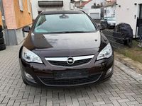 Gebraucht Opel Astra 140 PS (102 kW) 2012 Mahagonibraun/darkmahagony Kombi