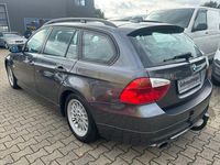 Gebraucht BMW 318 143 PS (105 kW) 2007 Grau Kombi