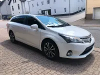Gebraucht Toyota Avensis 124 PS (91 kW) 2013 Weiß Kombi
