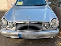 Gebraucht Mercedes E230 Avantgarde 150 PS (110 kW) 1997 Silber Limousine
